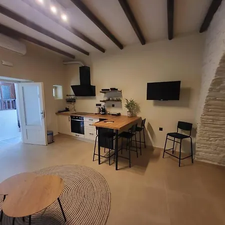 Coucou Boutique * 이오스 코라