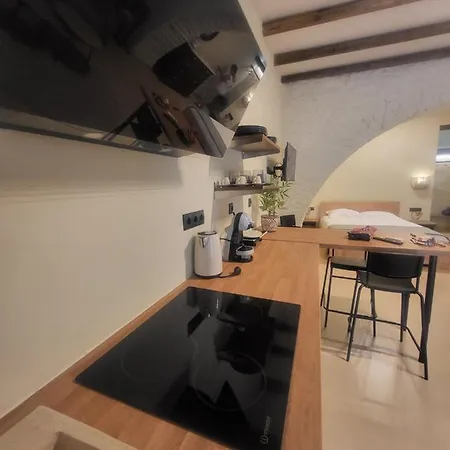 Coucou Boutique 이오스 코라