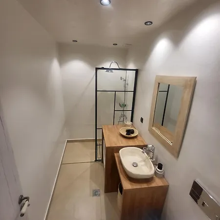 Coucou Boutique 이오스 코라