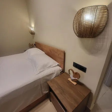 Coucou Boutique 이오스 코라